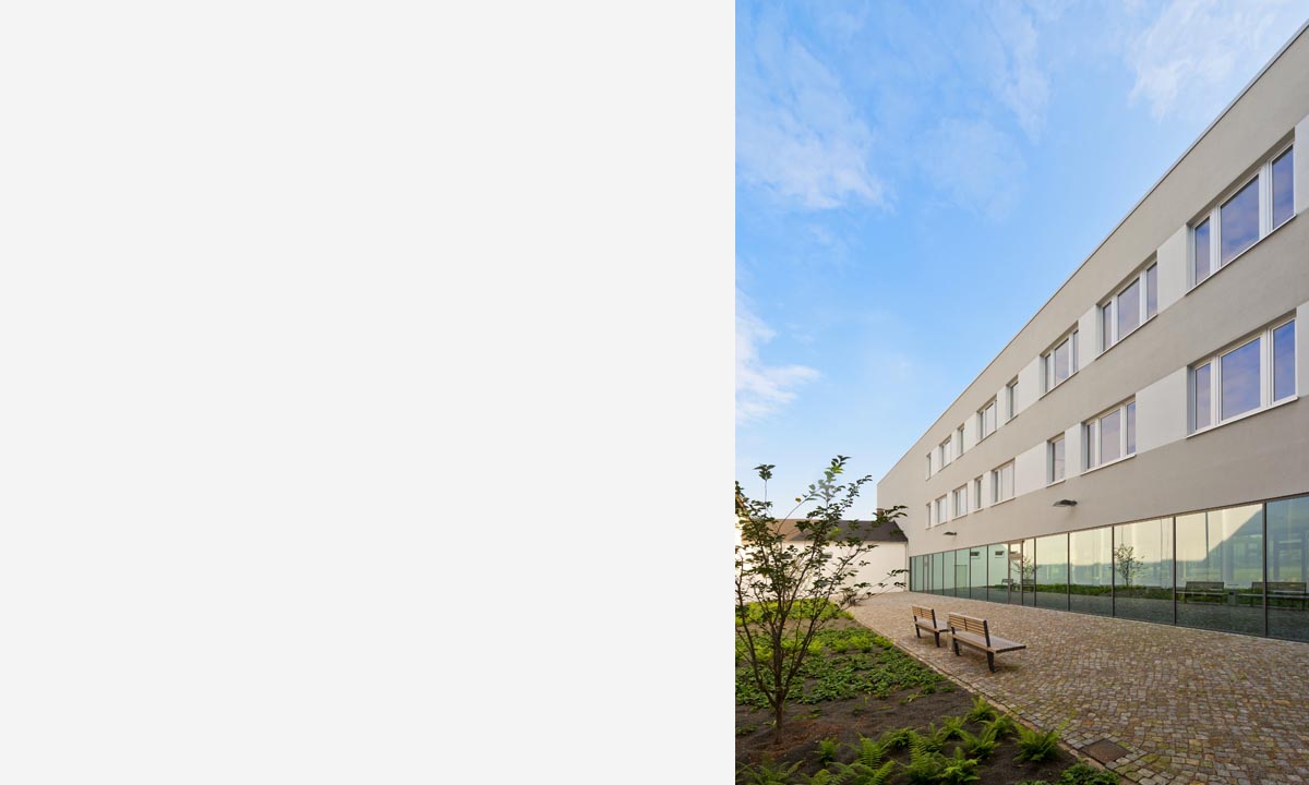 EF AWZ Schwerborner Str 35 SEP5917.jpg